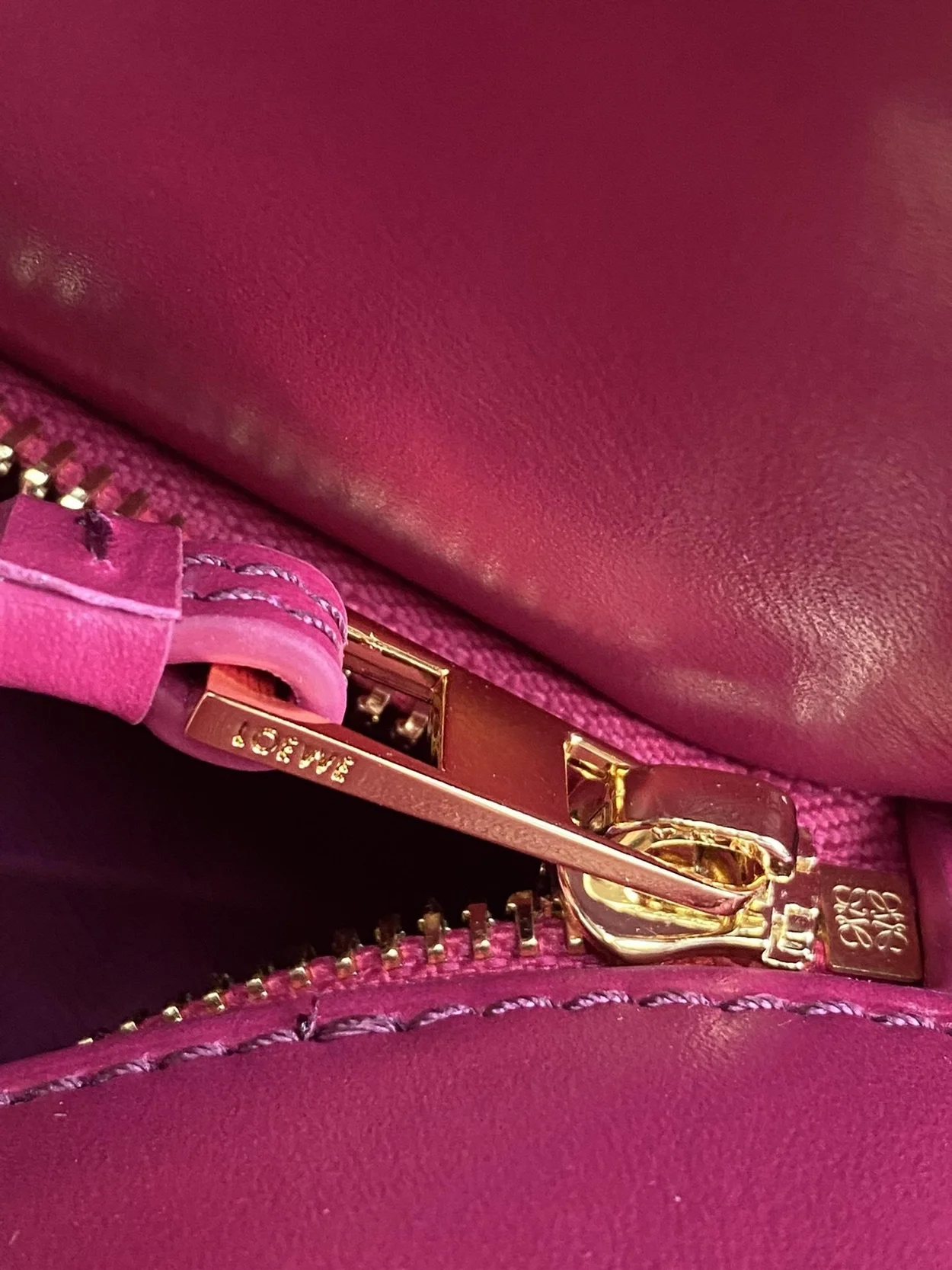 로에베 사틴 스몰 퍼즐 엣지 백 핑크