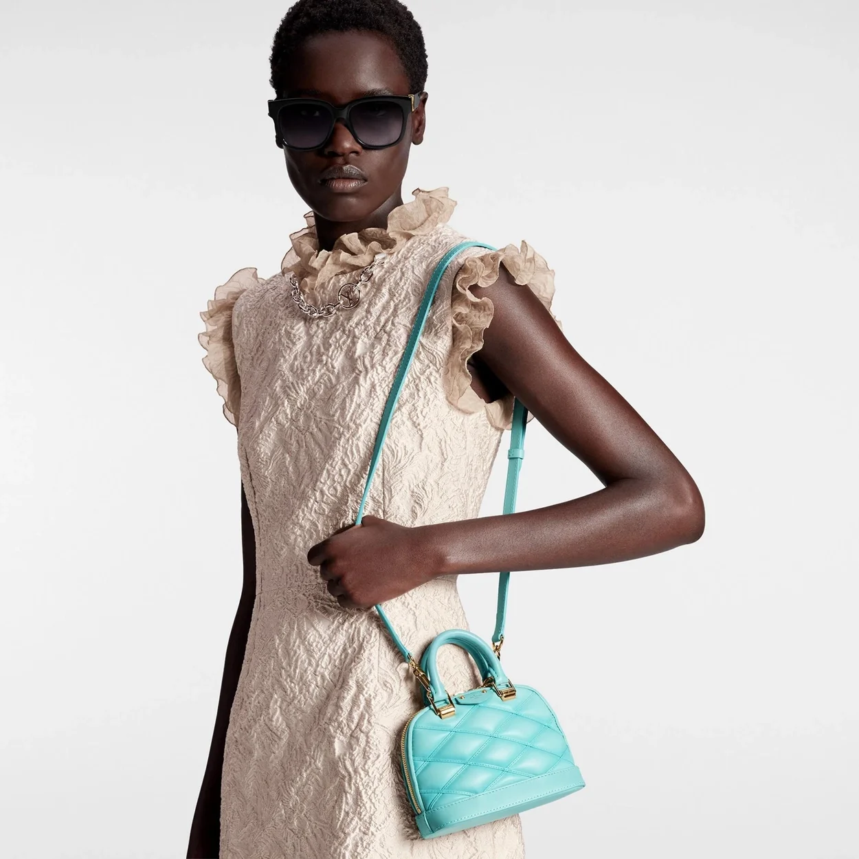 루이비통 나노 알마 M83049