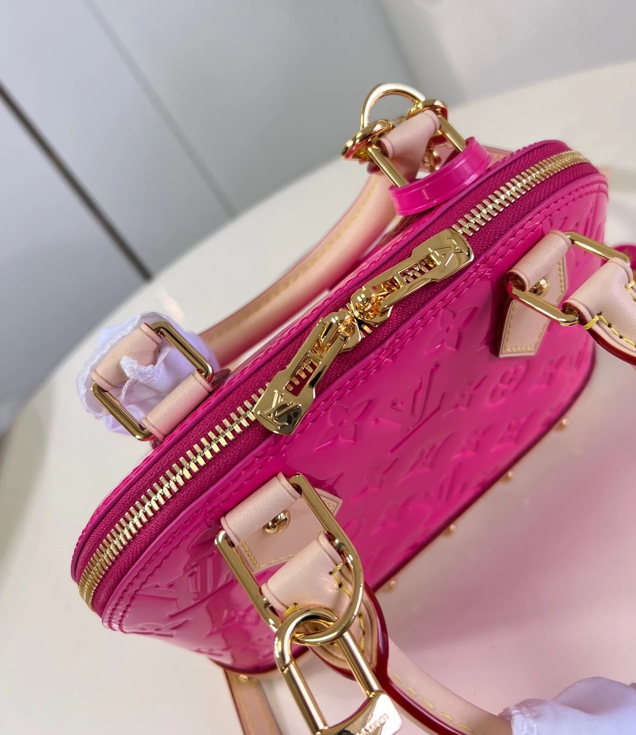 루이비통 알마 BB M90611