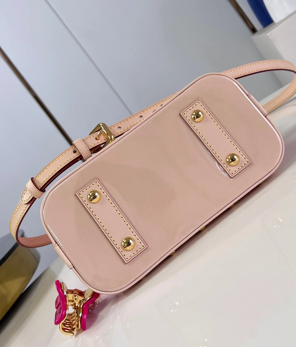 루이비통 알마 BB M90611