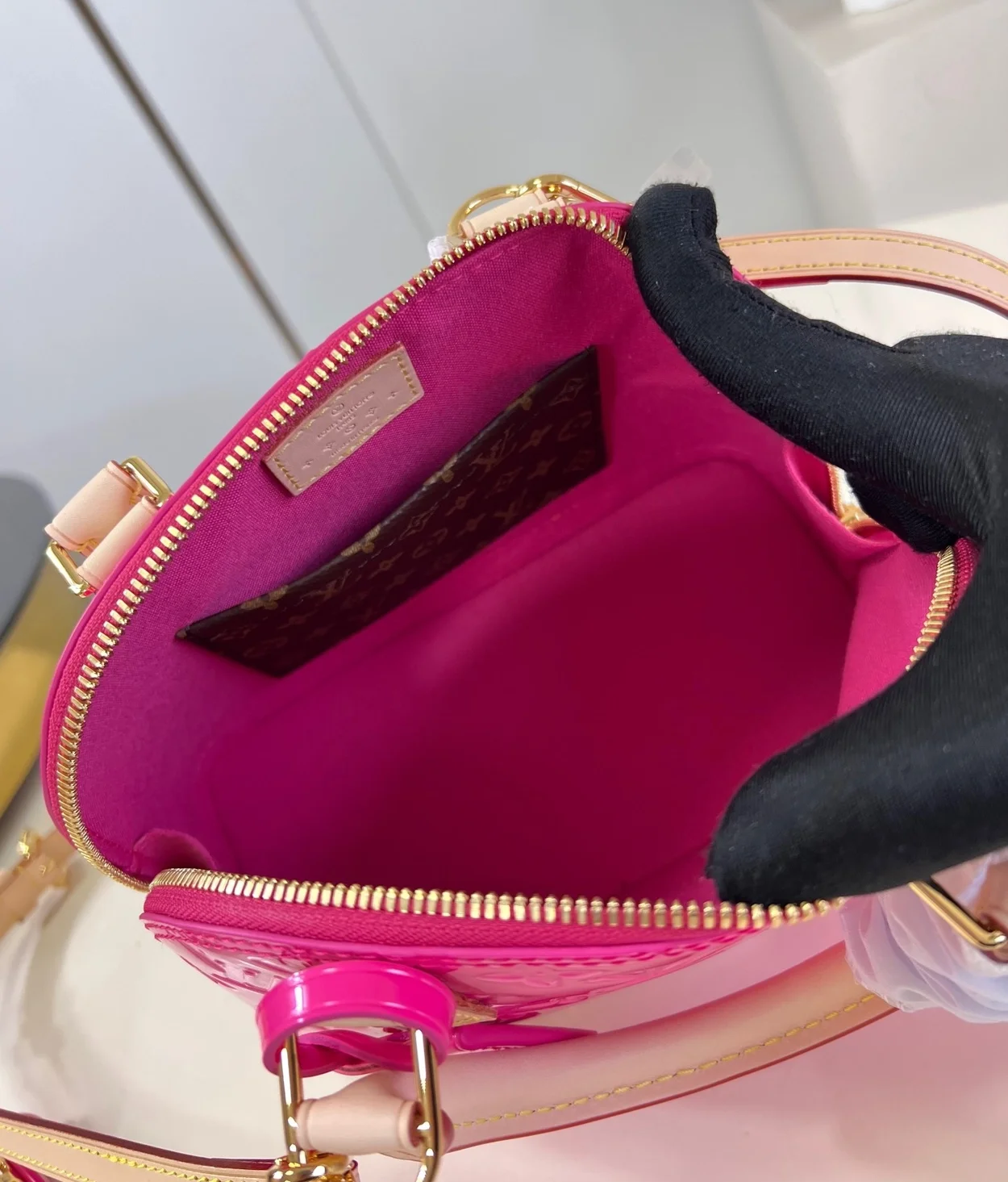 루이비통 알마 BB M90611