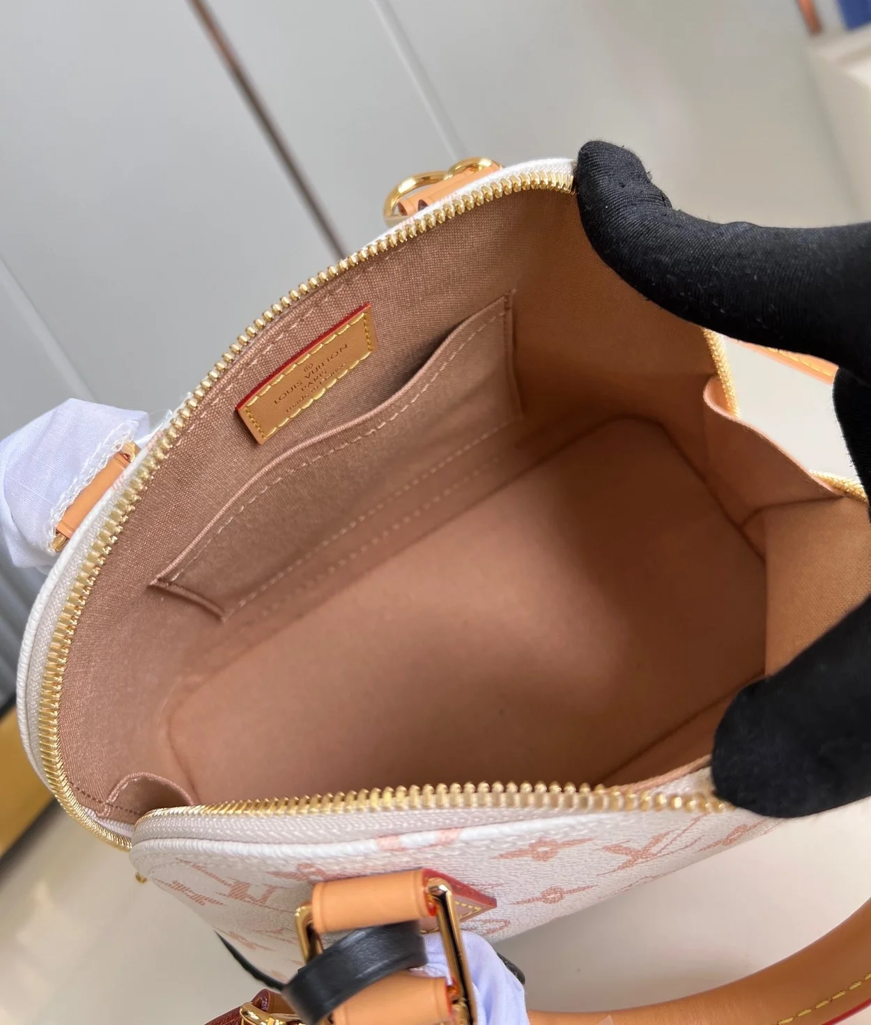 루이비통 알마 BB M46922