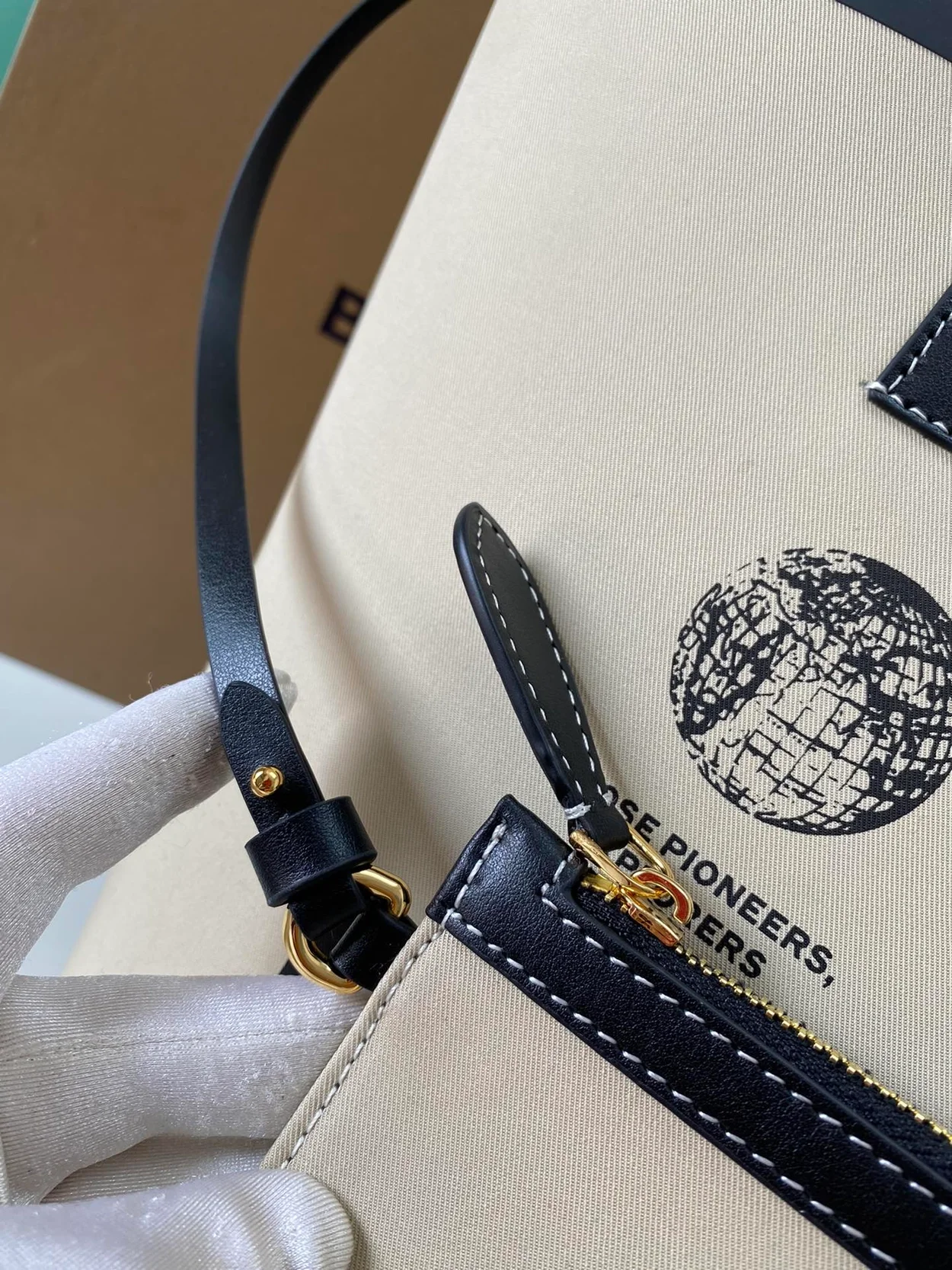 버버리 라지 런던 토트백 베이지