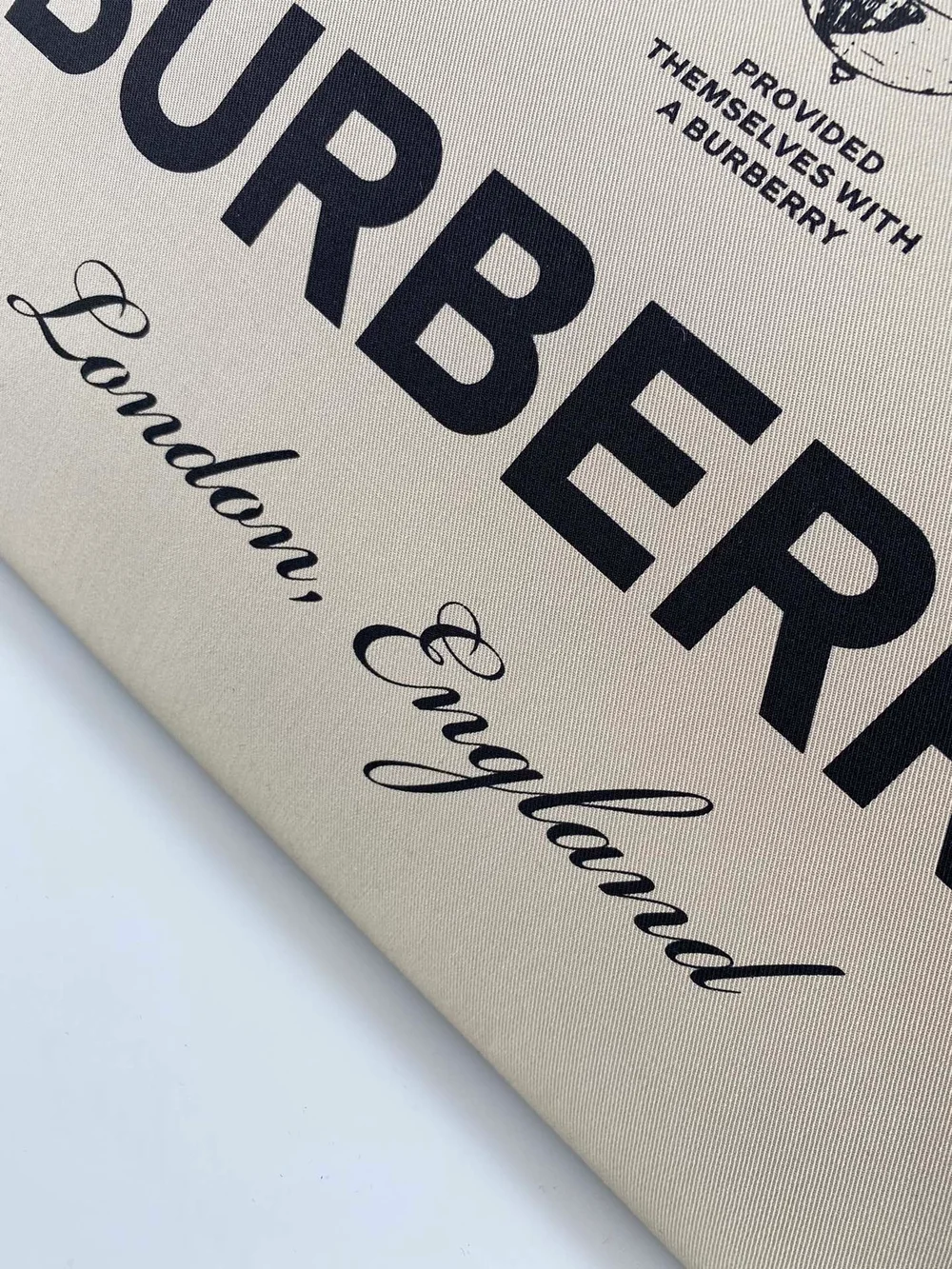 버버리 라지 런던 토트백 베이지