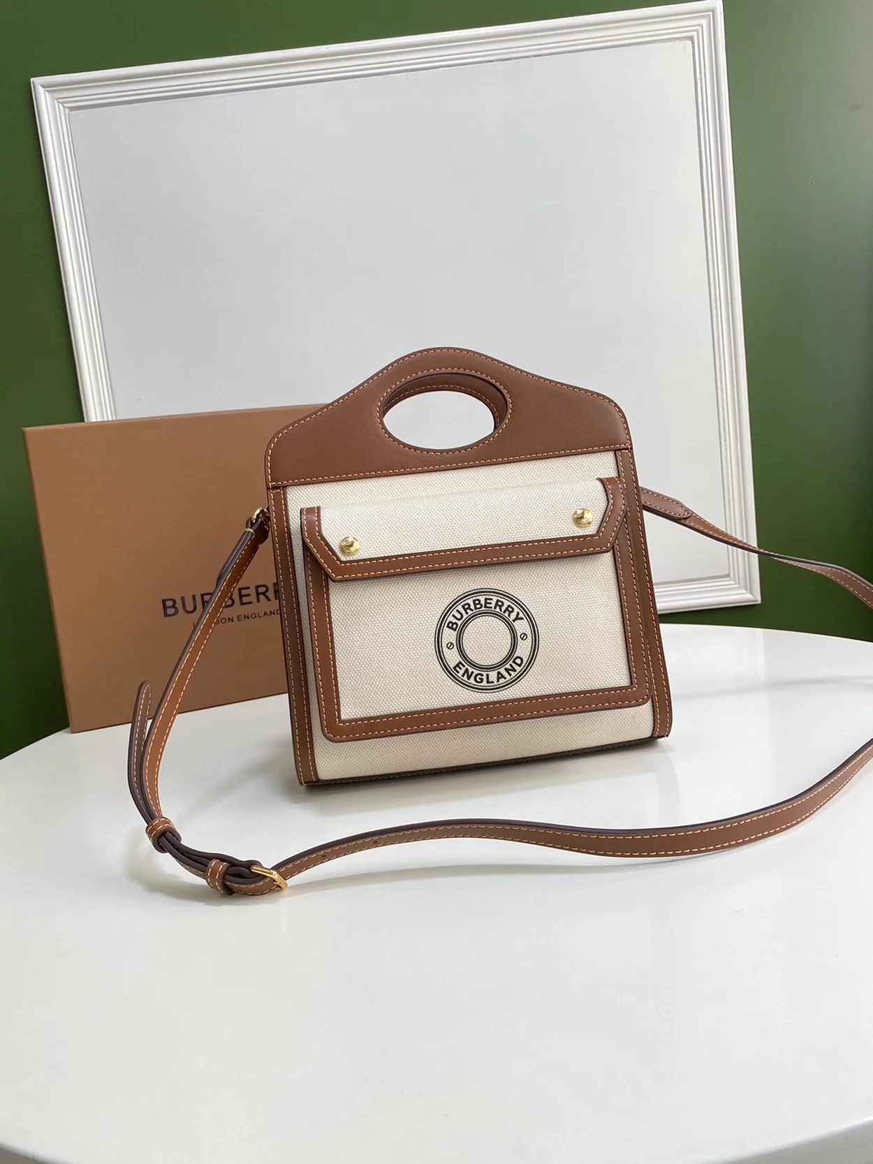 버버리 포켓 투톤 미니 캔버스 레더 토트백