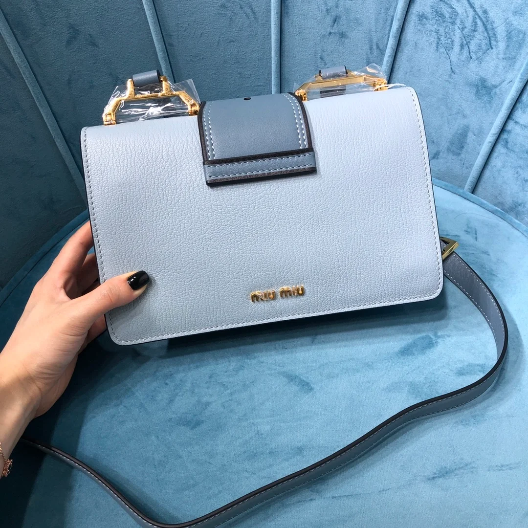 미우미우 크리스탈 버클 플랩 숄더백 블루