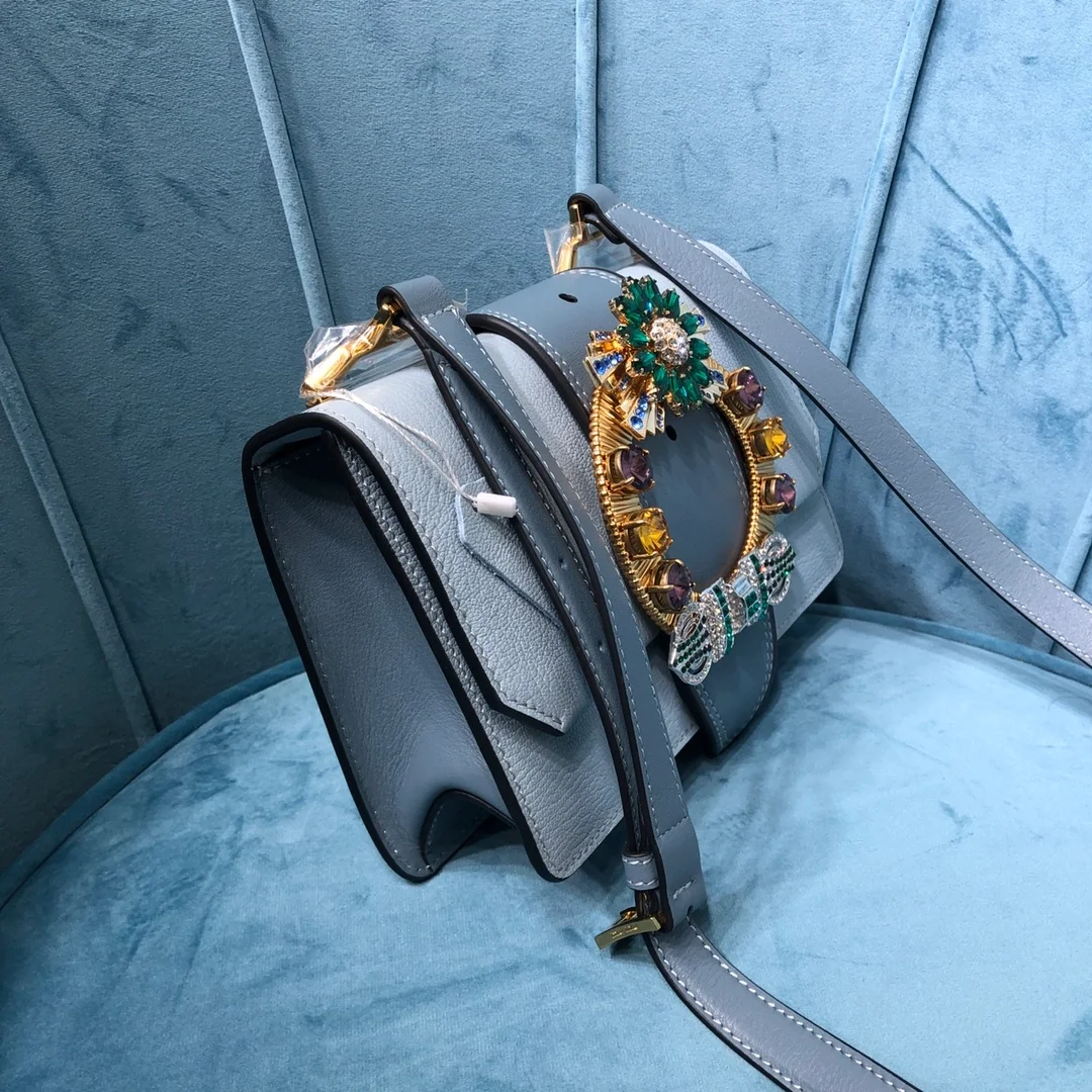 미우미우 크리스탈 버클 플랩 숄더백 블루