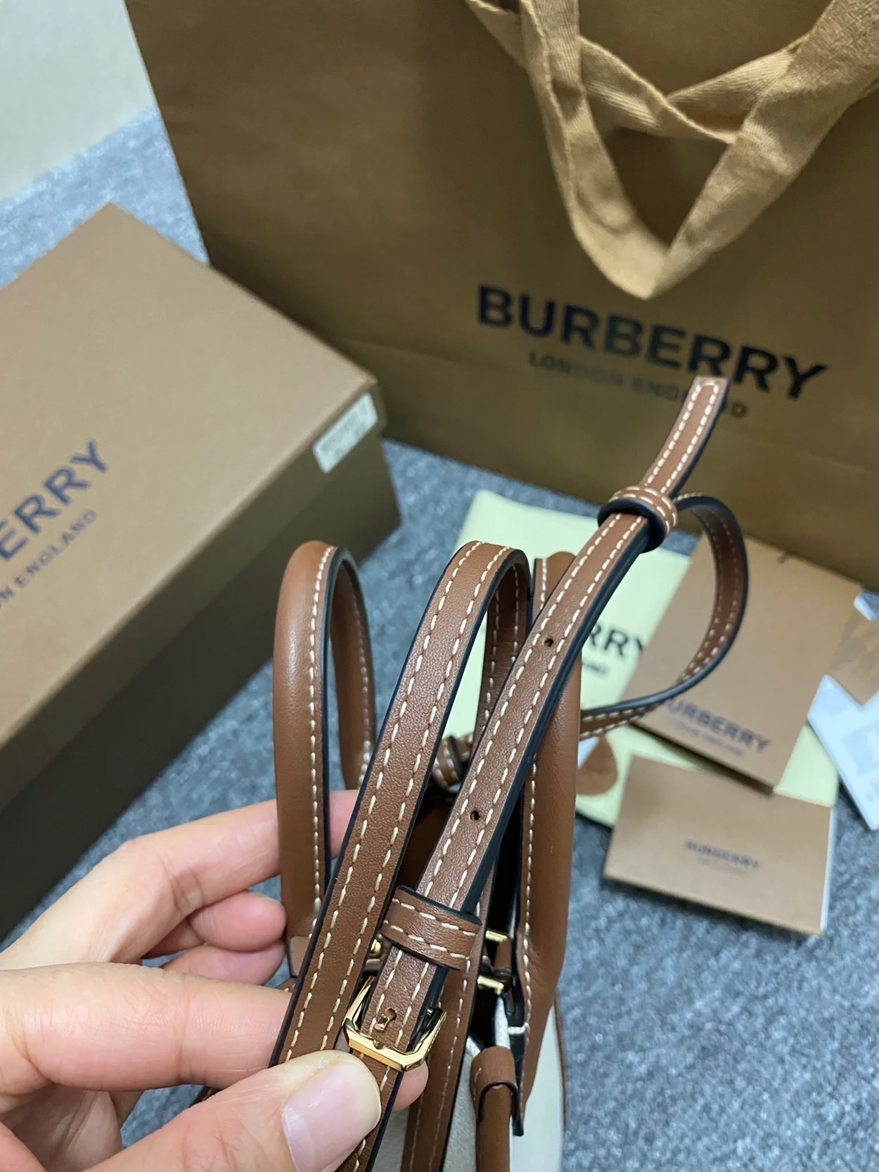 버버리 프란시스 캔버스 토트백