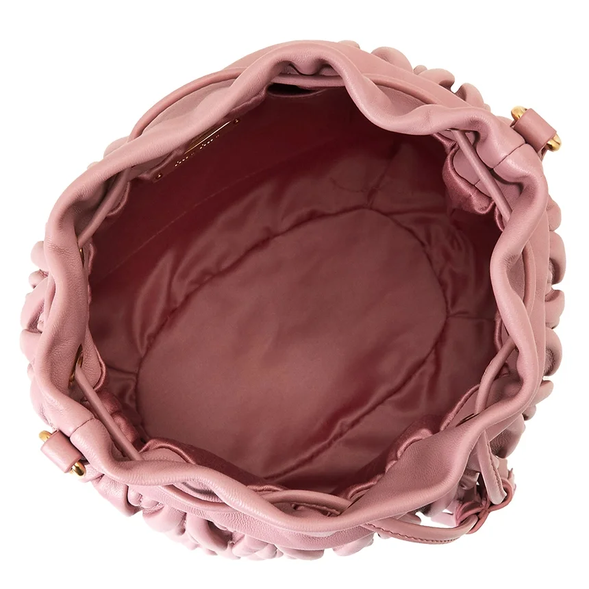 미우미우 마테라쎄 나파 가죽 버킷백 핑크