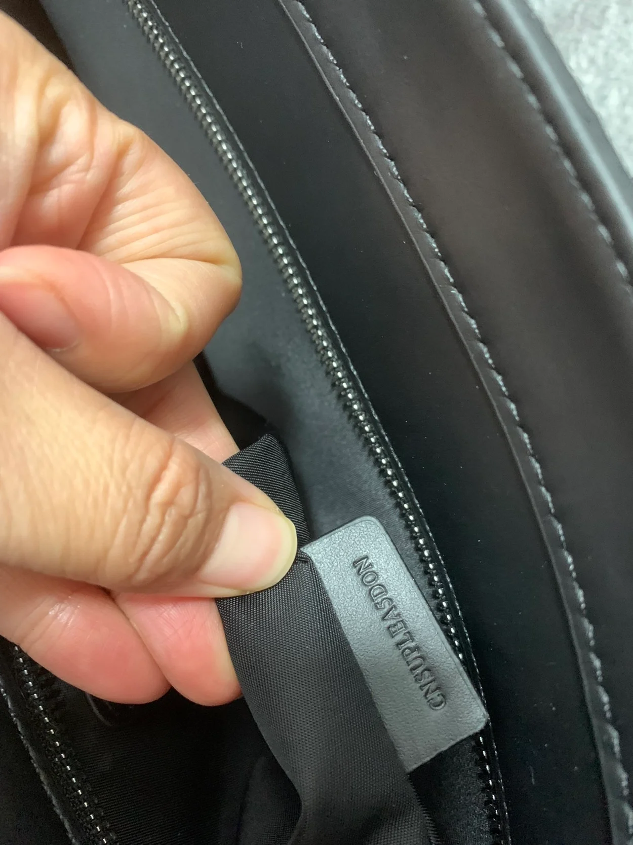 버버리 나일론 토트백 미디엄 블랙