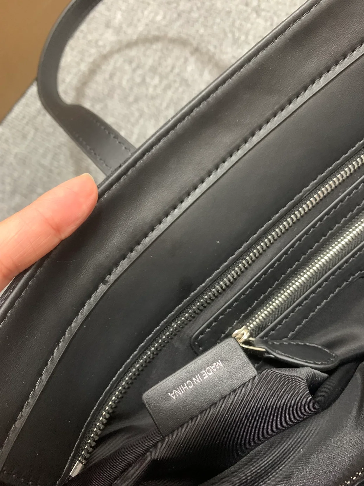 버버리 나일론 토트백 미디엄 블랙