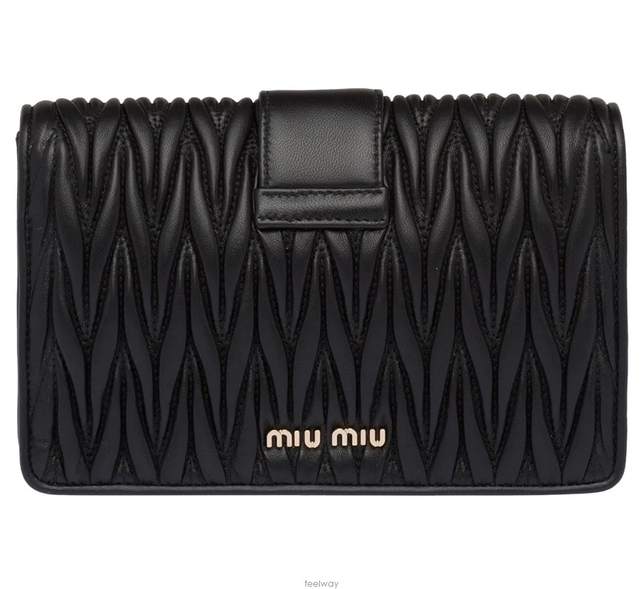 미우미우 마테라쎄 가죽백 블랙