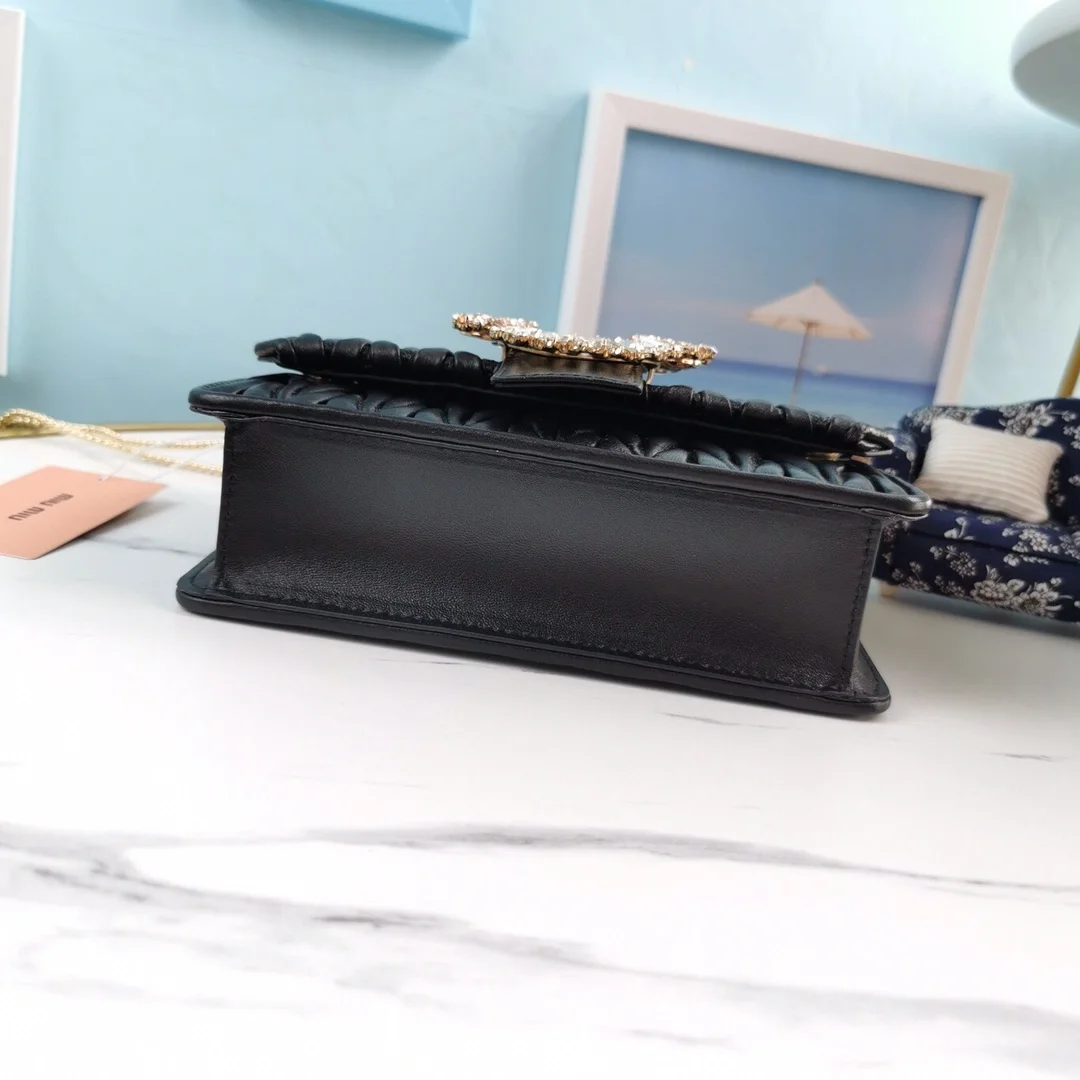 미우미우 마테라쎄 가죽백 블랙