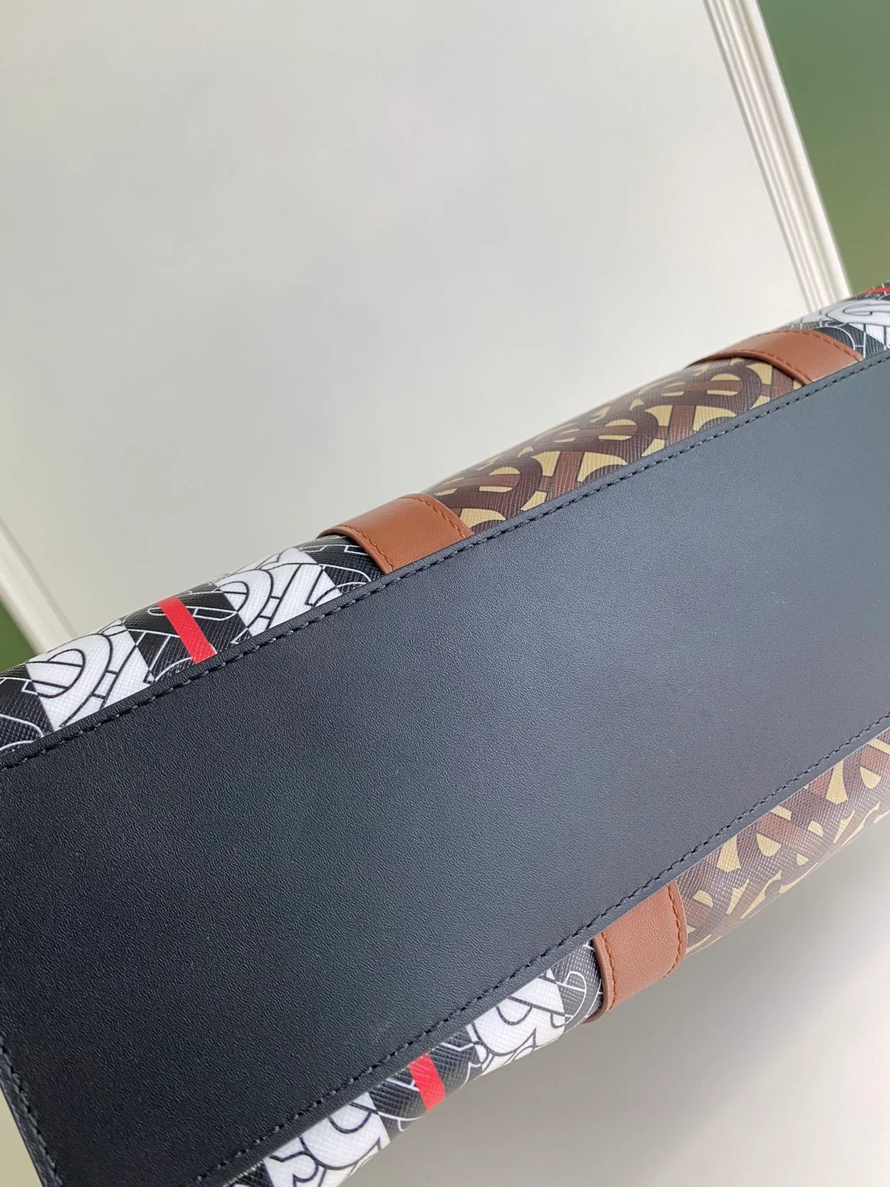 버버리 스몰 모노그램 스트라이프 토트백