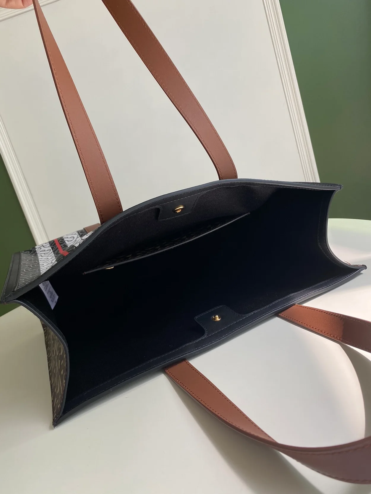 버버리 스몰 모노그램 스트라이프 토트백