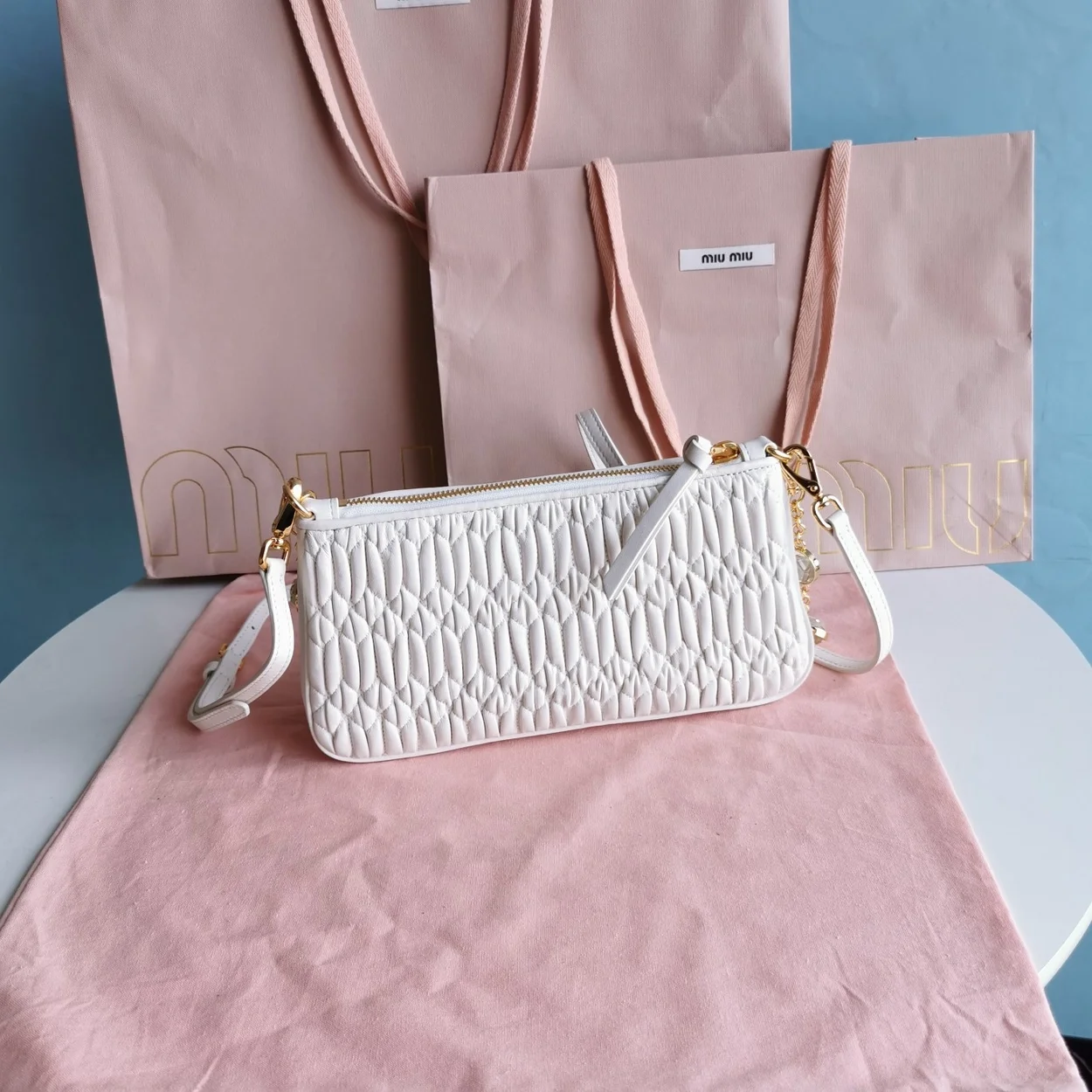 미우미우 나파 크리스탈 미니 숄더백 화이트