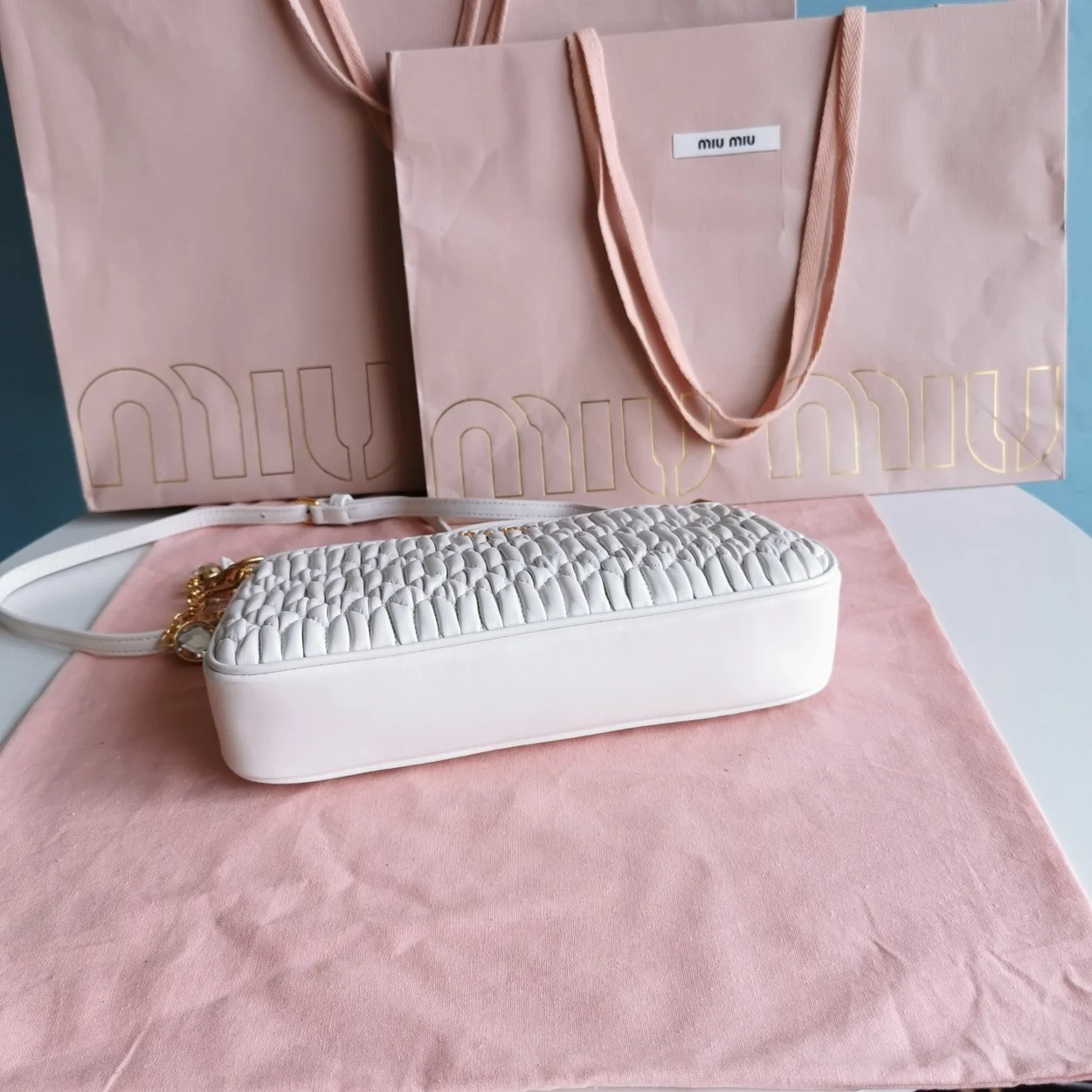 미우미우 나파 크리스탈 미니 숄더백 화이트