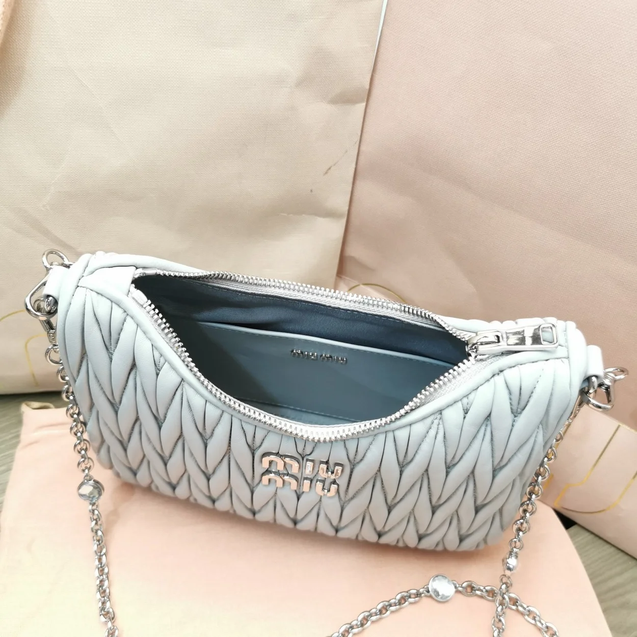 미우미우 마테라쎄 나파 가죽 숄더백 크리스탈 콘플라