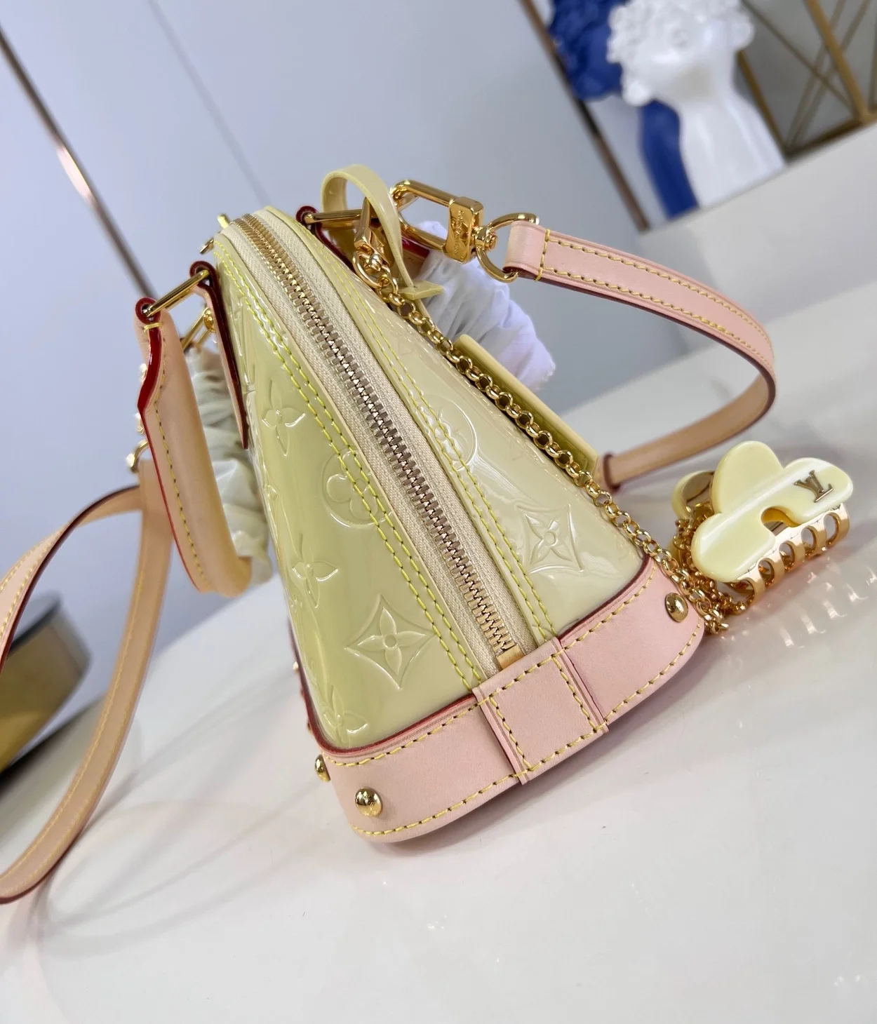 루이비통 알마 BB 백 M24063