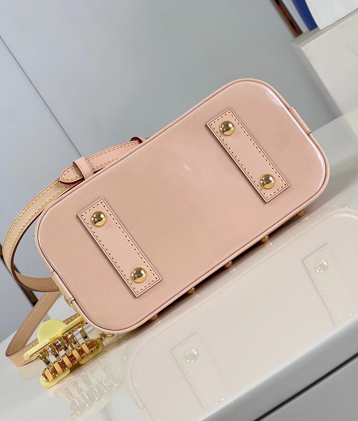 루이비통 알마 BB 백 M24063