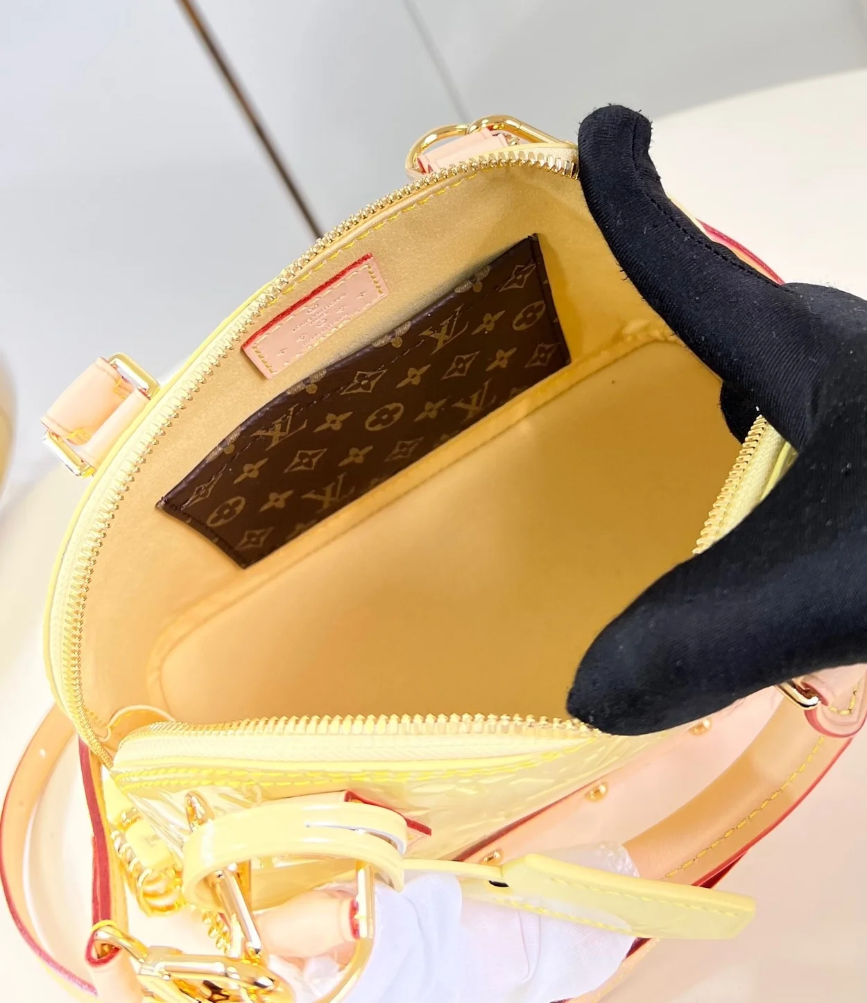 루이비통 알마 BB 백 M24063