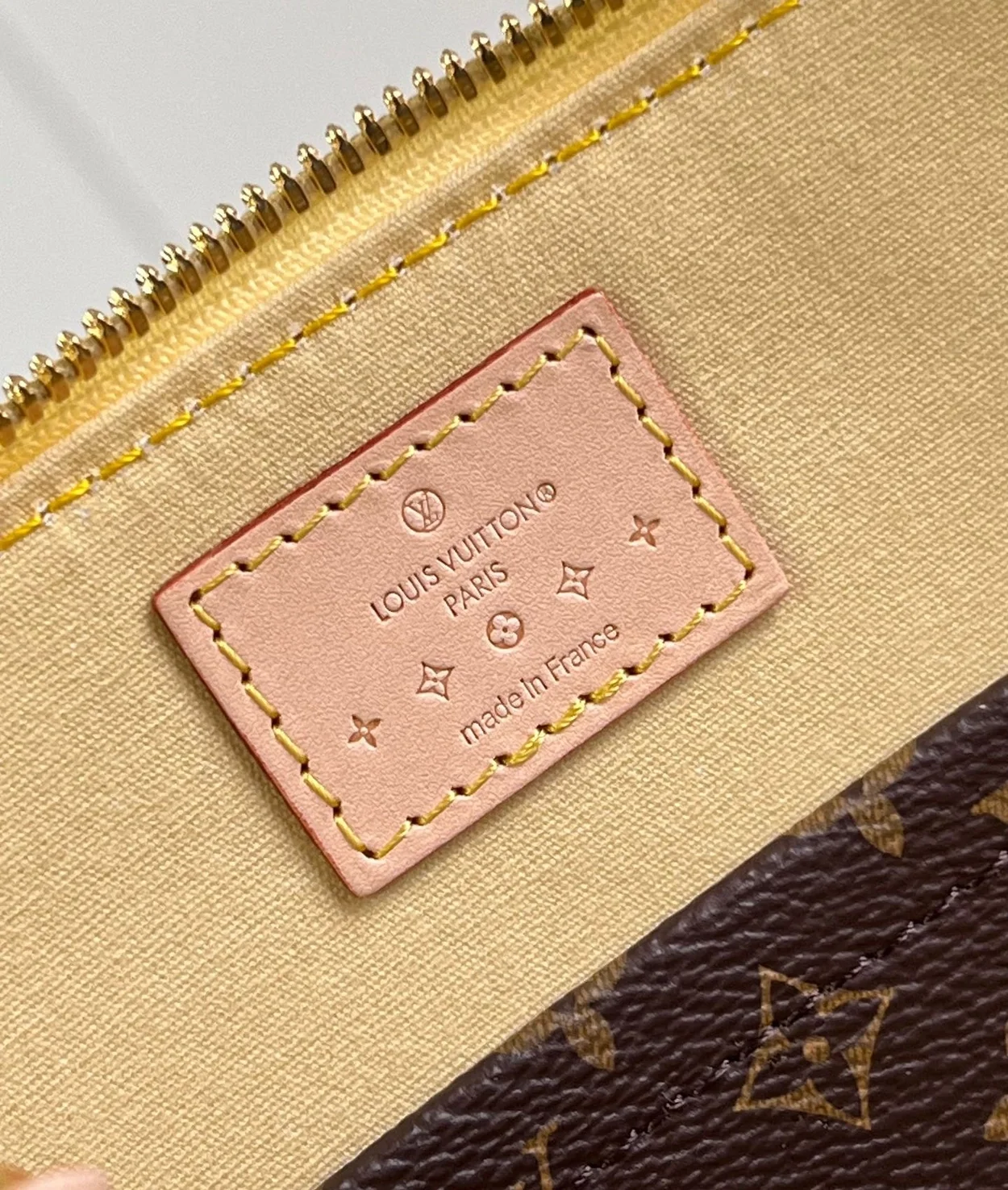 루이비통 알마 BB 백 M24063