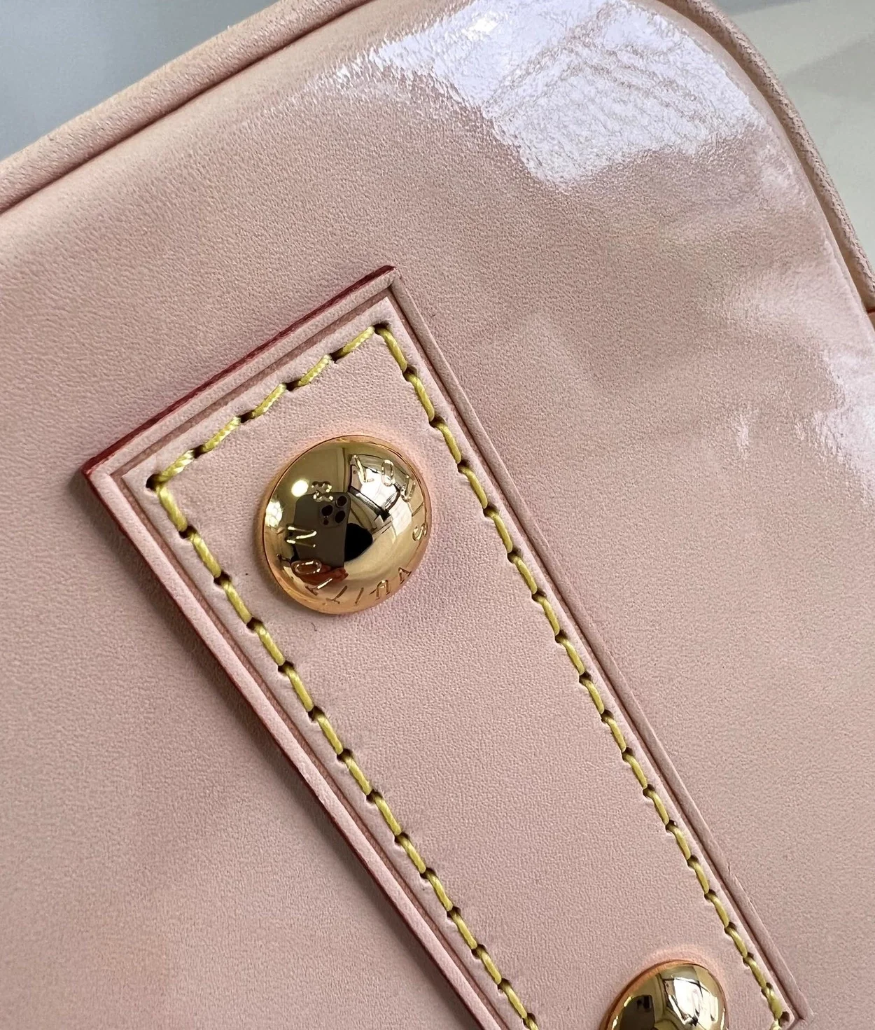 루이비통 알마 BB 백 M24063