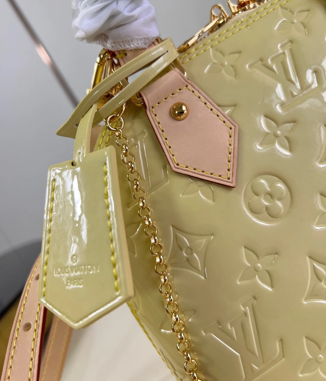 루이비통 알마 BB 백 M24063