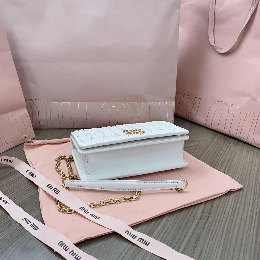 미우미우 마테라쎄 나파 가죽 미니백 화이트