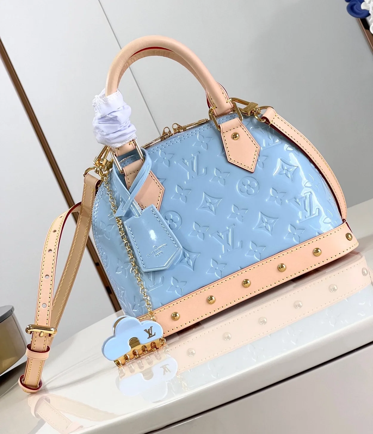 루이비통 알마 BB 백 M24062