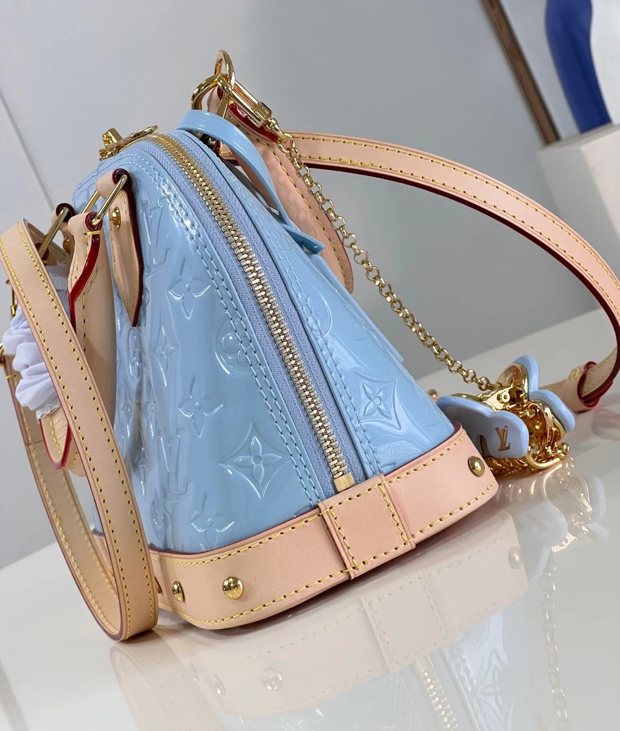 루이비통 알마 BB 백 M24062