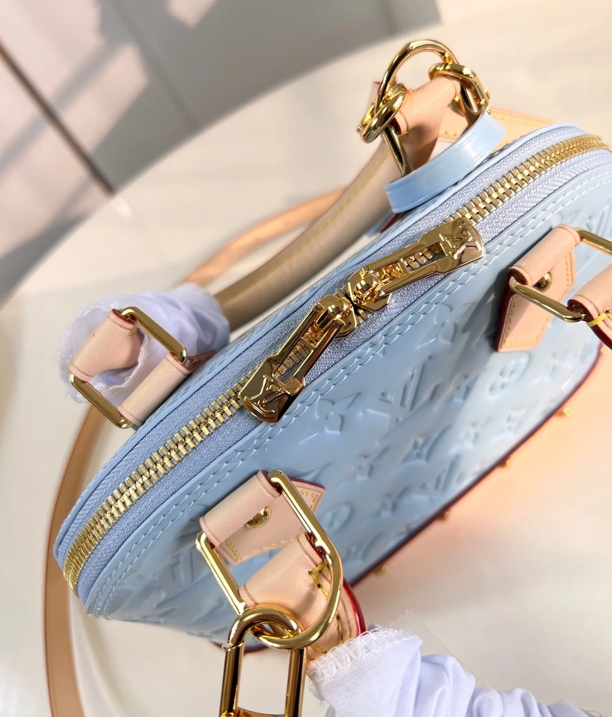 루이비통 알마 BB 백 M24062