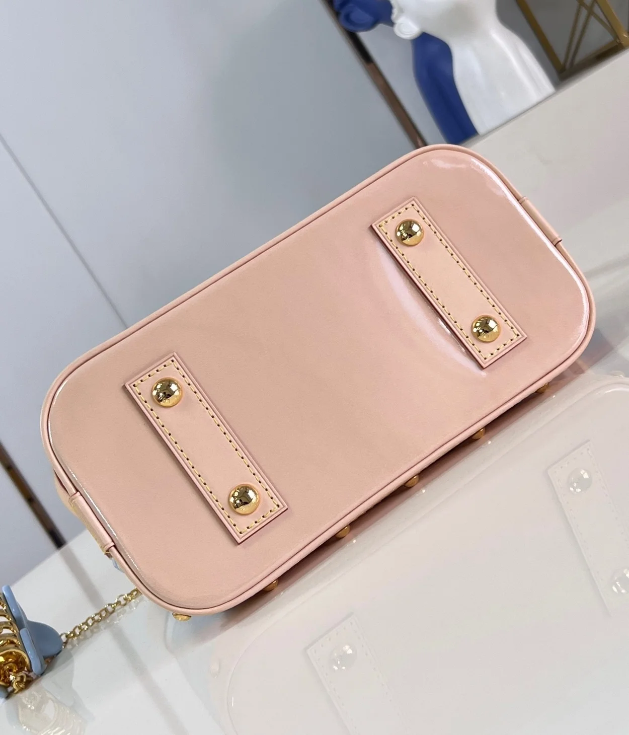 루이비통 알마 BB 백 M24062