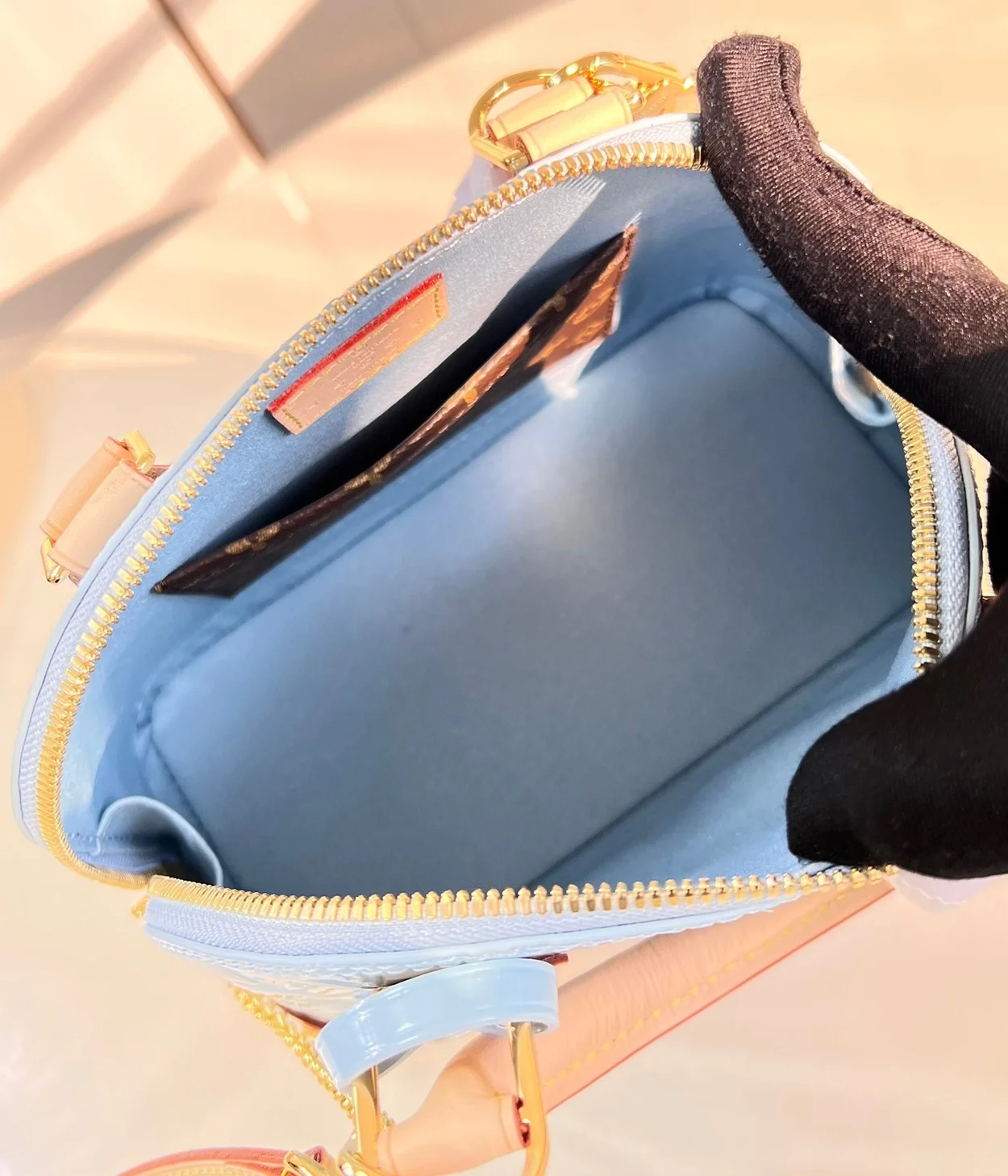 루이비통 알마 BB 백 M24062