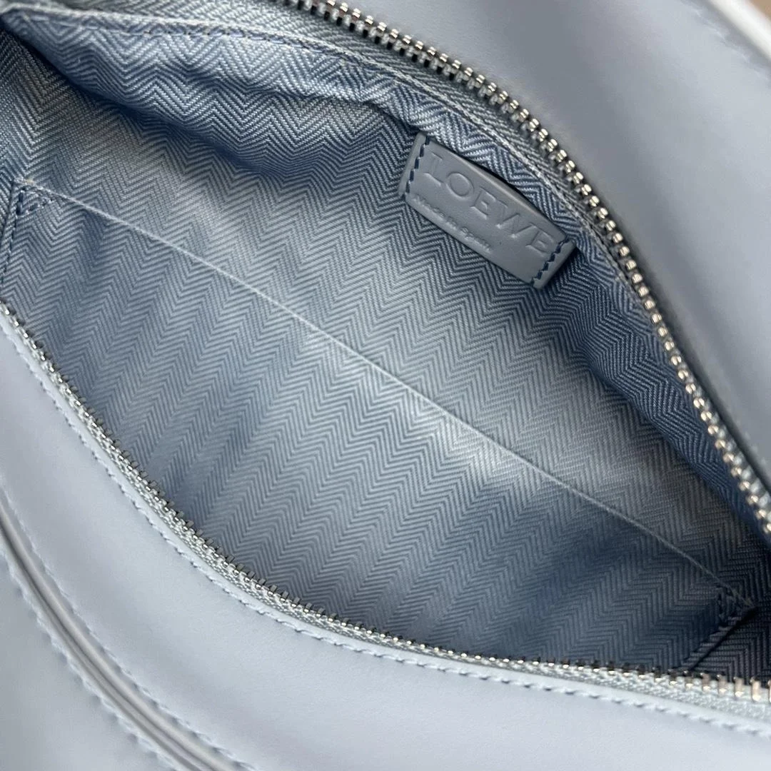 로에베 사틴 스몰 퍼즐 엣지 백 라이트 블루