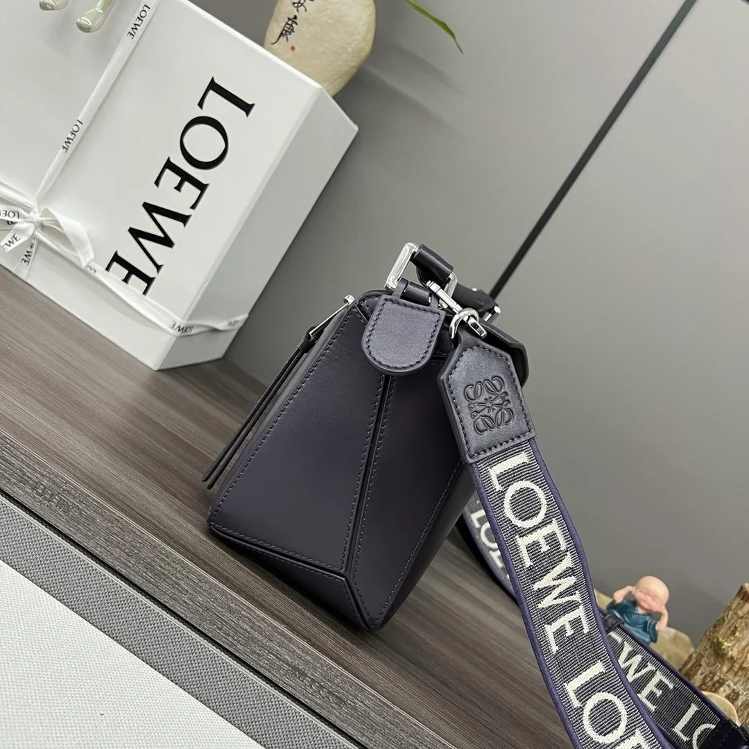 로에베 사틴 스몰 퍼즐 엣지 백 다크 퍼플