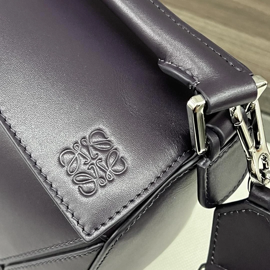 로에베 사틴 스몰 퍼즐 엣지 백 다크 퍼플