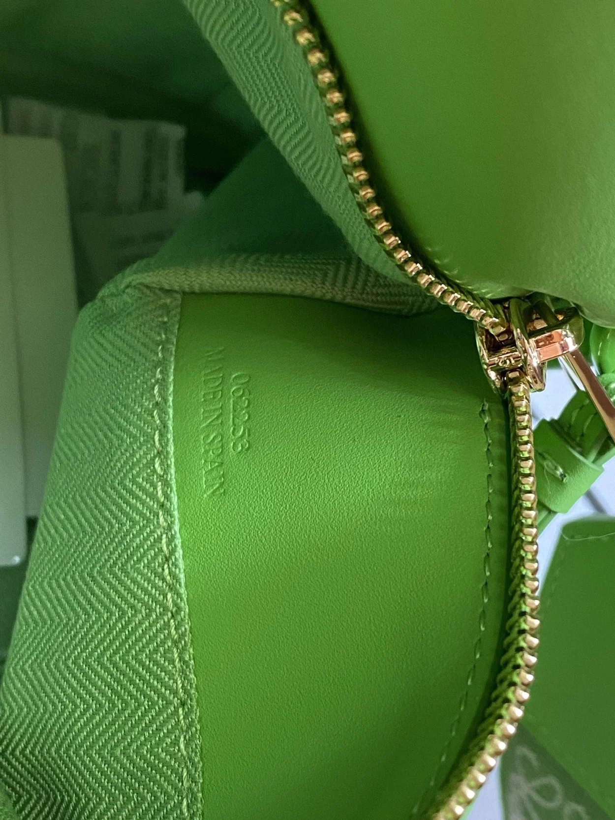 로에베 사틴 스몰 퍼즐 엣지 백 그린