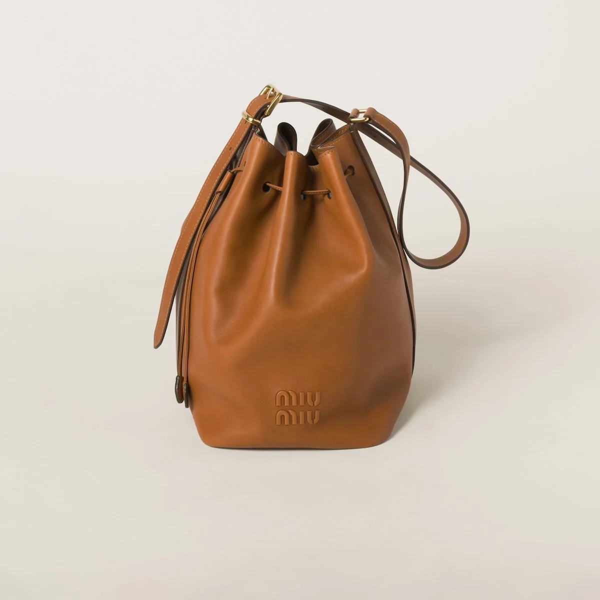 미우미우 미디엄 가죽 버킷백 브라운