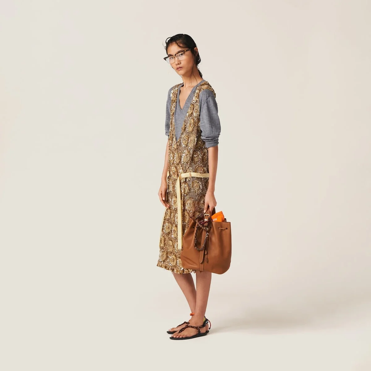 미우미우 미디엄 가죽 버킷백 브라운