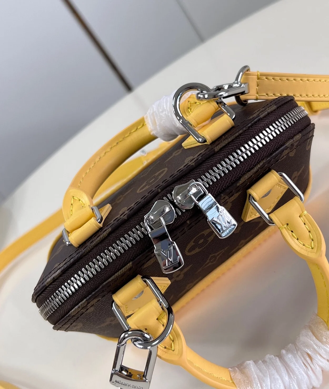 루이비통 나노 알마 모노그램 M82717