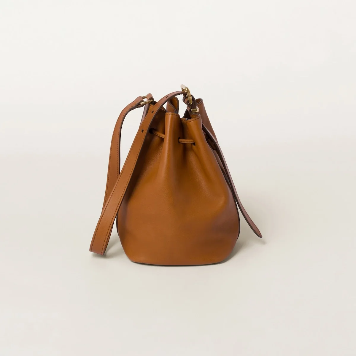 미우미우 스몰 가죽 버킷백 브라운