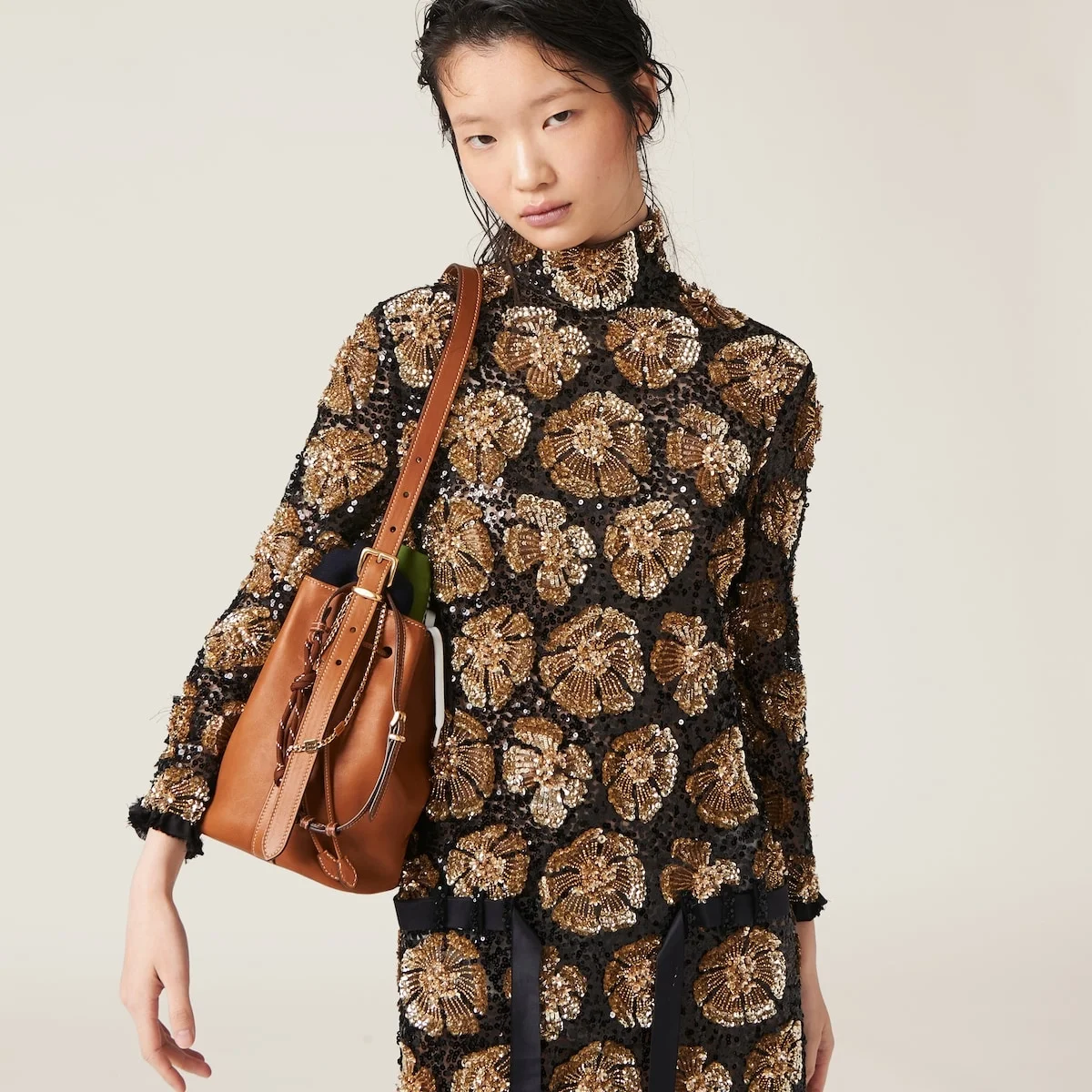 미우미우 스몰 가죽 버킷백 브라운