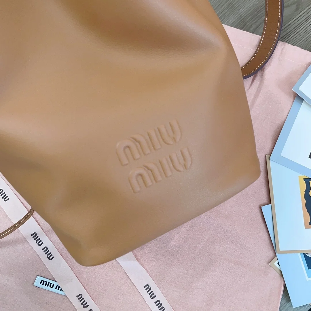 미우미우 스몰 가죽 버킷백 브라운