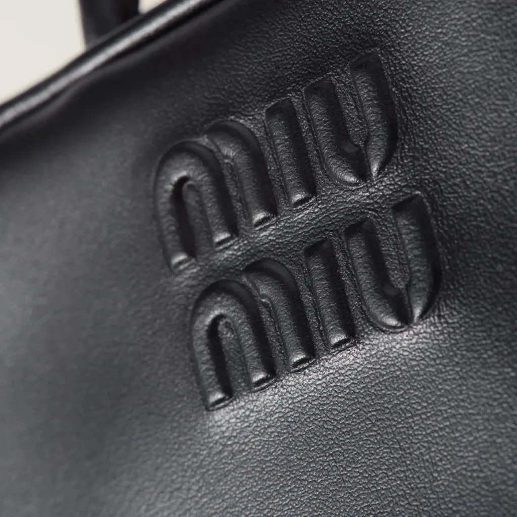 미우미우 마이크로 백 블랙