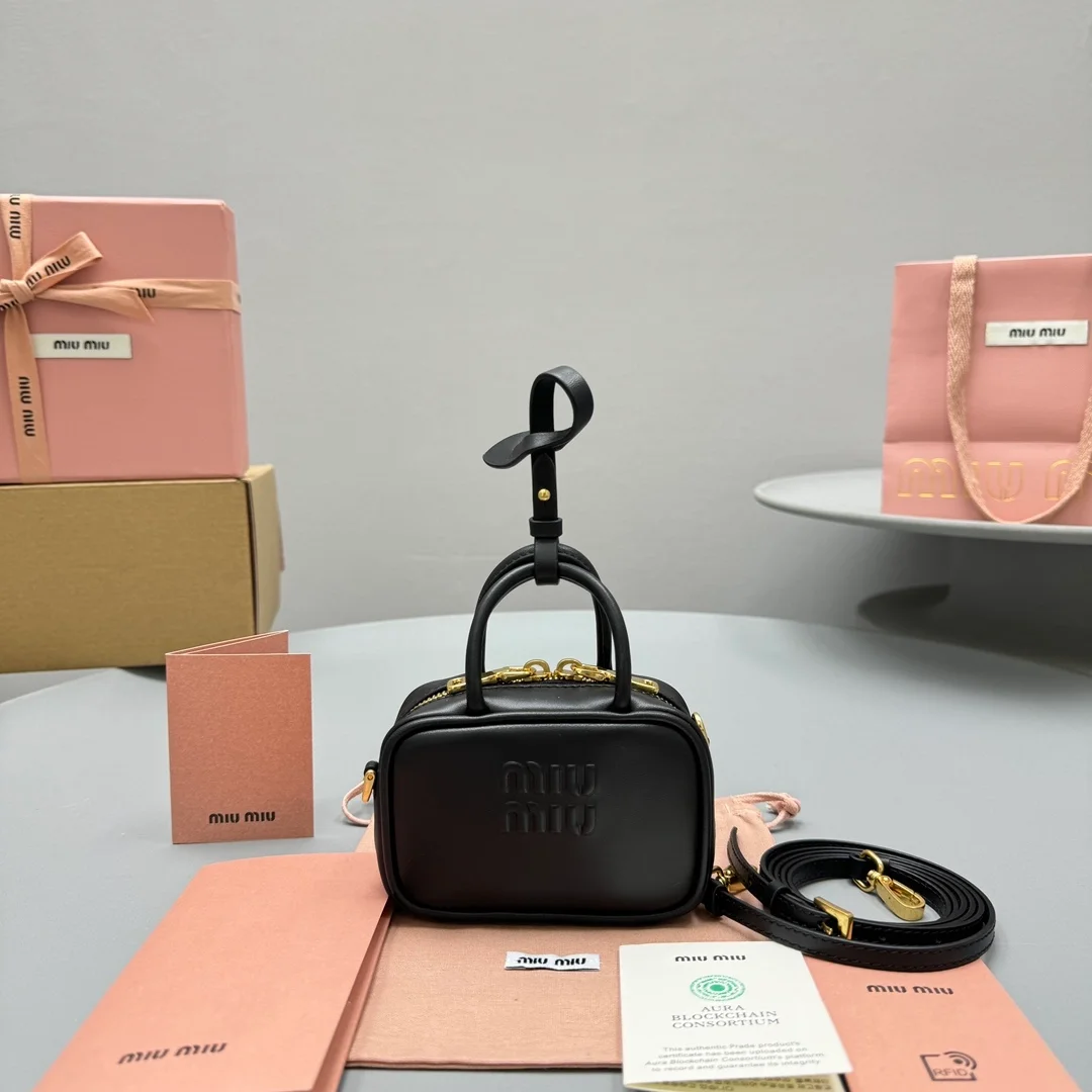 미우미우 마이크로 백 블랙