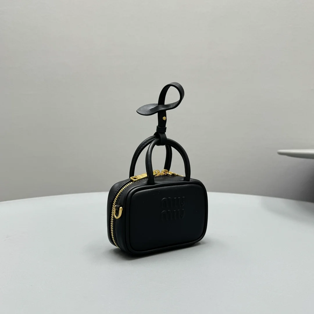 미우미우 마이크로 백 블랙