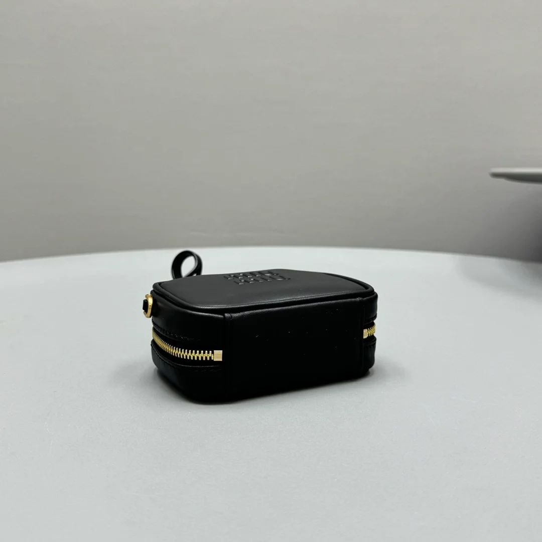 미우미우 마이크로 백 블랙