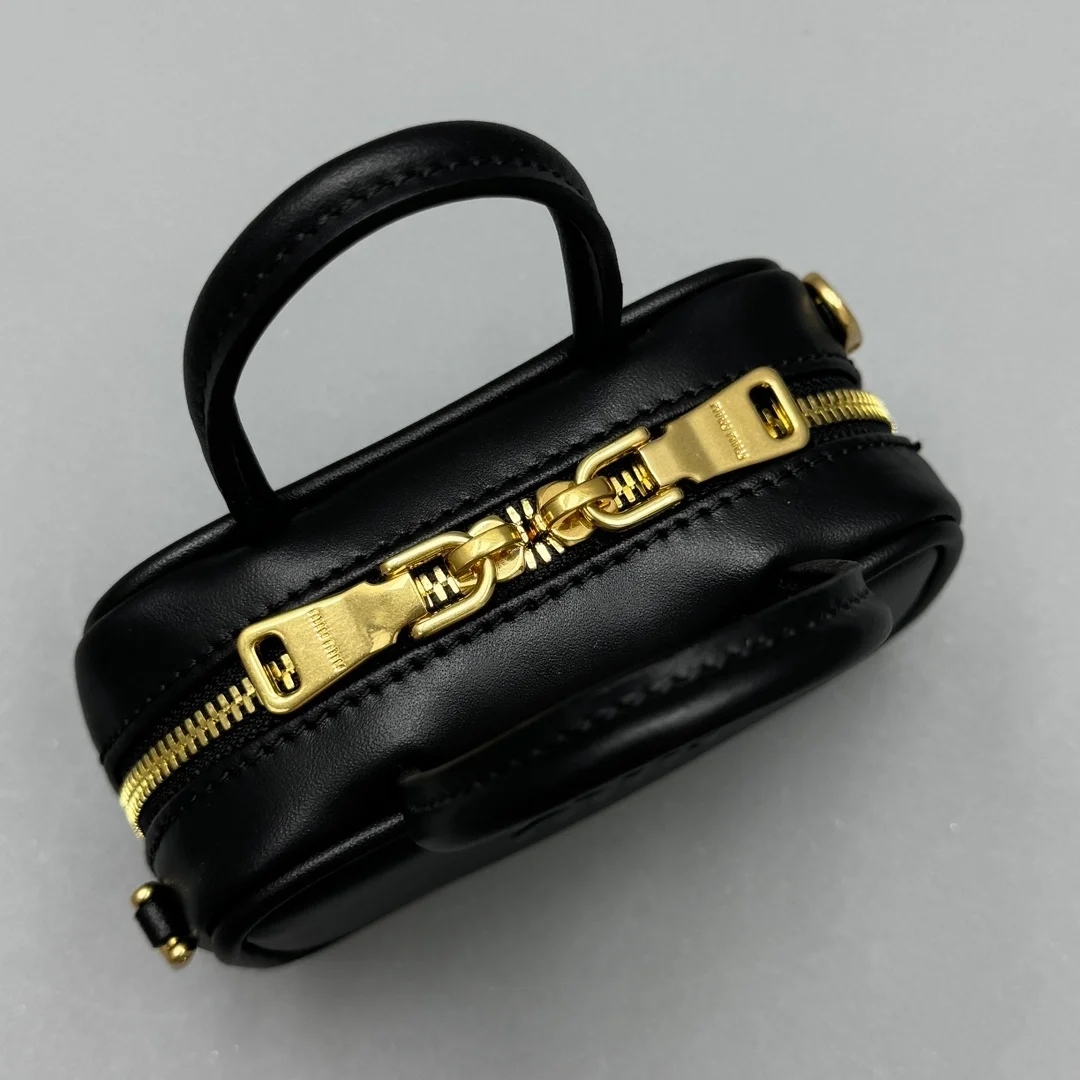 미우미우 마이크로 백 블랙