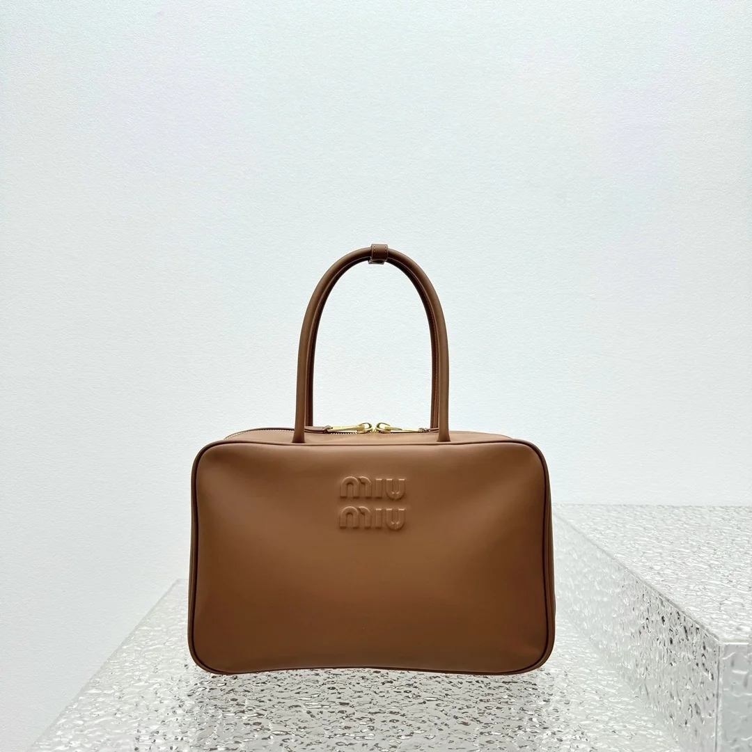 미우미우 가죽 탑 핸들 숄더백 브라운